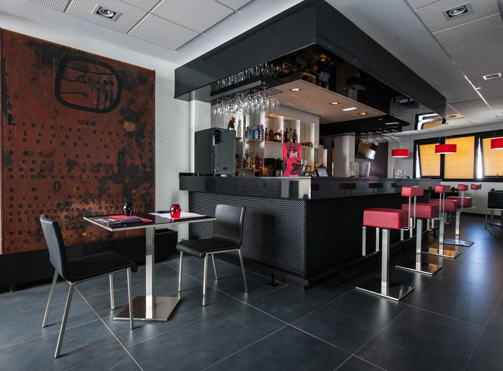 Hotel Loob Madrid (Adults Only) Torrejon de Ardoz Exterior photo