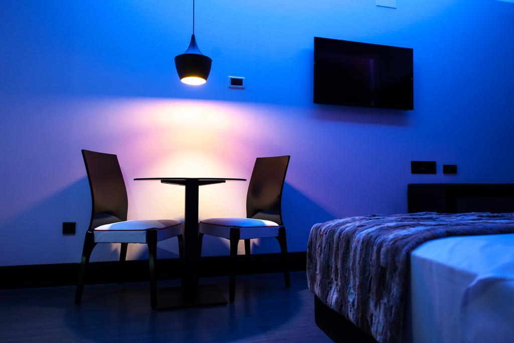 Hotel Loob Madrid (Adults Only) Torrejon de Ardoz Exterior photo