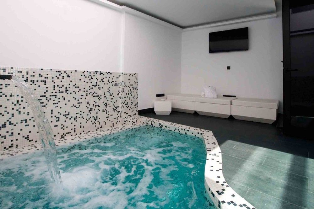 Hotel Loob Madrid (Adults Only) Torrejon de Ardoz Exterior photo